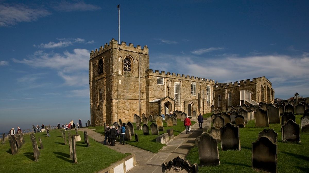 Už nás s tím Drákulou neotravujte, žádá turisty kostel v Anglii